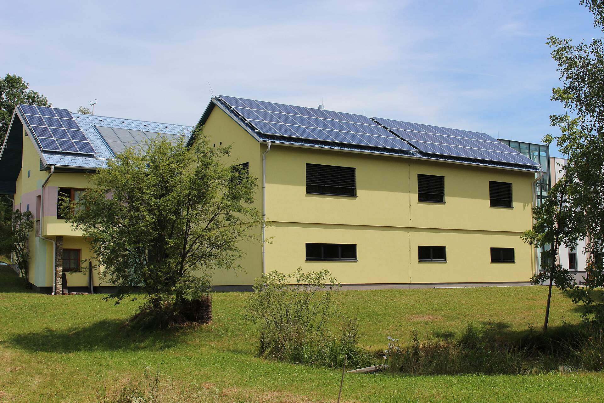 Photovoltaik Anlage am Dach unseres Firmengebäudes
