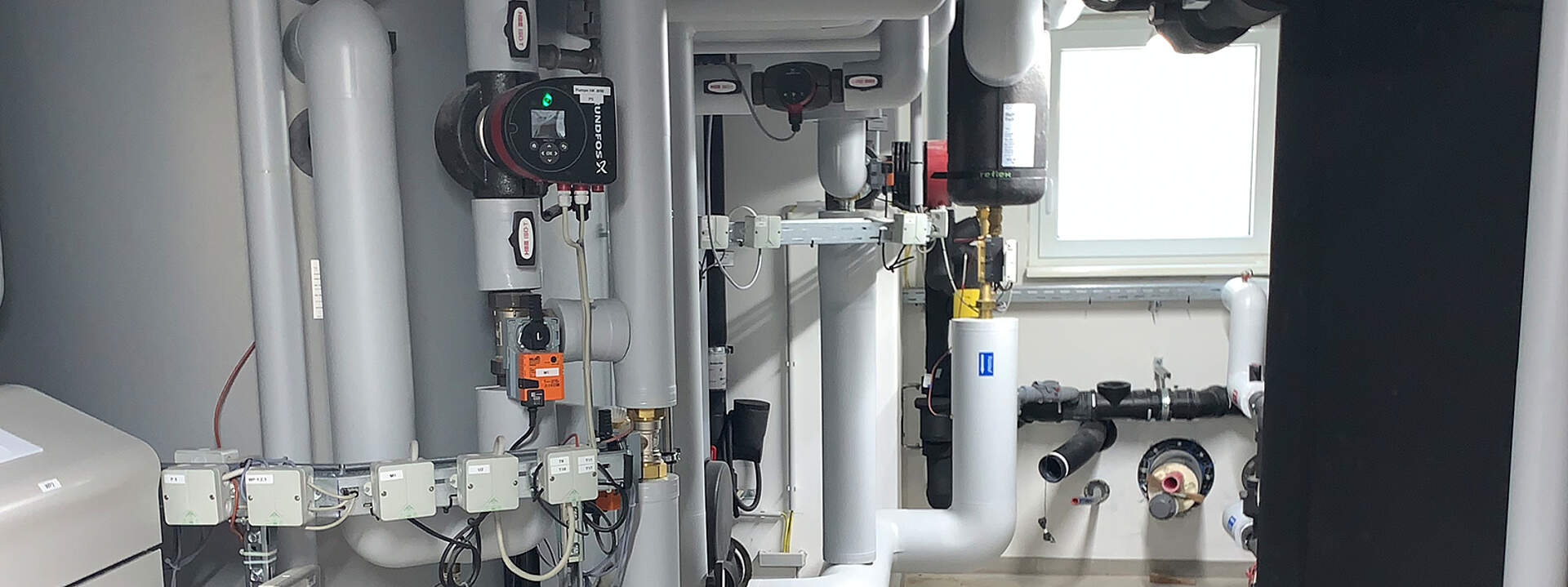 Zwei Pufferspeicher für Heizung und hygienisches Warmwasser