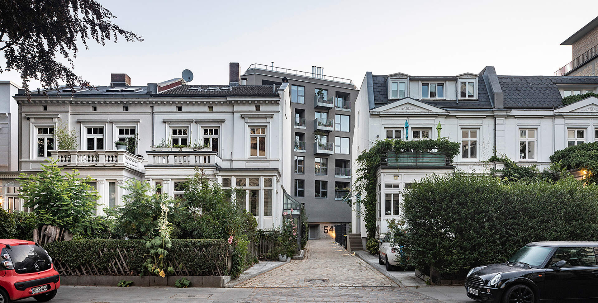 Ansicht des Gebäudes von der Straße aus