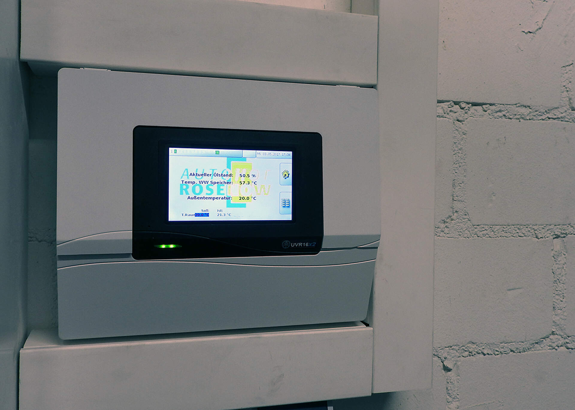 Universal controller UVR16x2 in its console variant