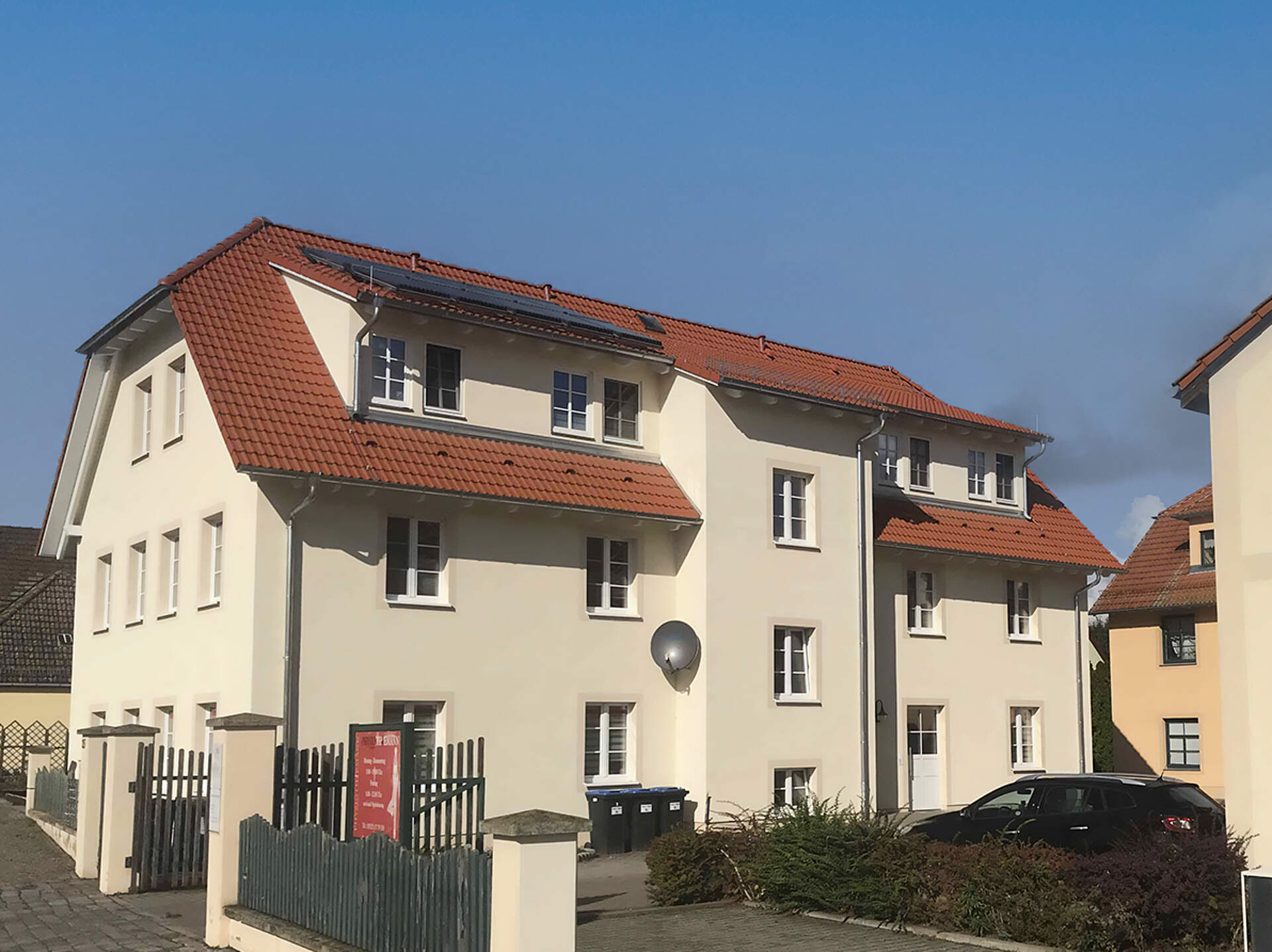 Außenaufnahme eines Wohngebäudes